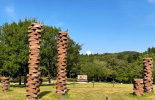 No-ni-tatsu monument (Standing in the Fields) / Mitsuo Kasatsuji